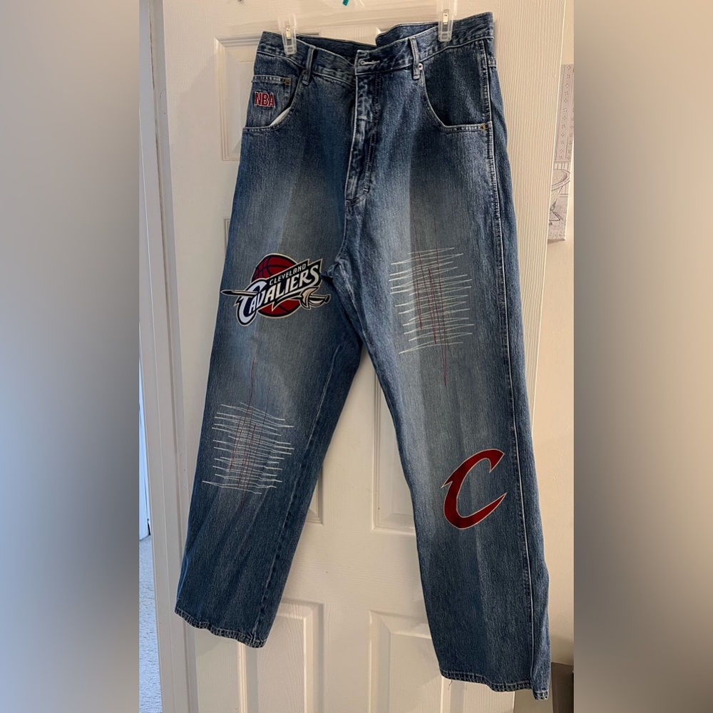 VINTAGE MENS NBA CAVALIER 1990 DISTRESSED JEANS SIZE 36